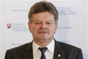 Podľa školských odborárov na odoberanie osobného príplatku nie je dôvod.